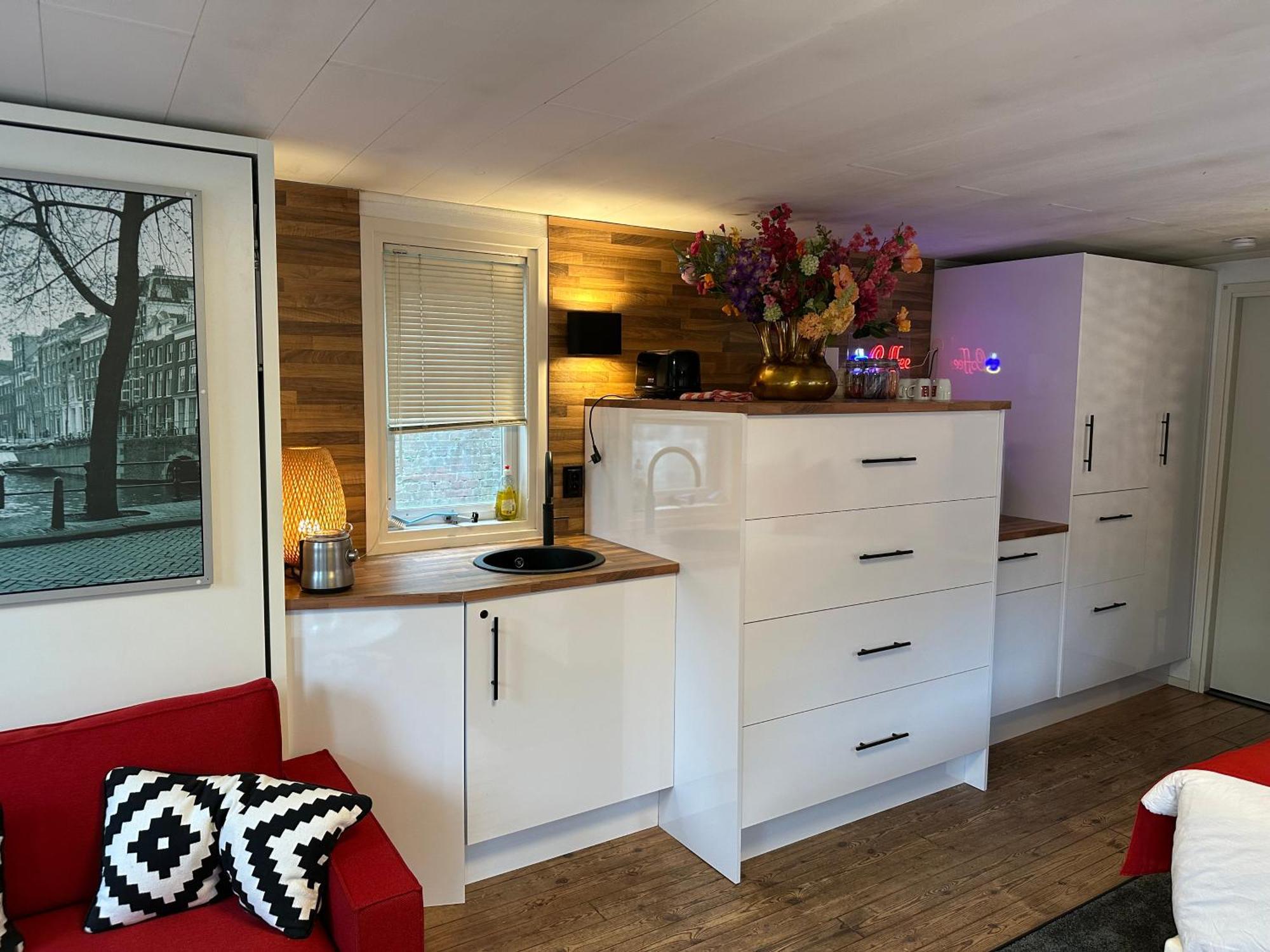 Boat No Breakfast Hotel Amsterdam Bagian luar foto