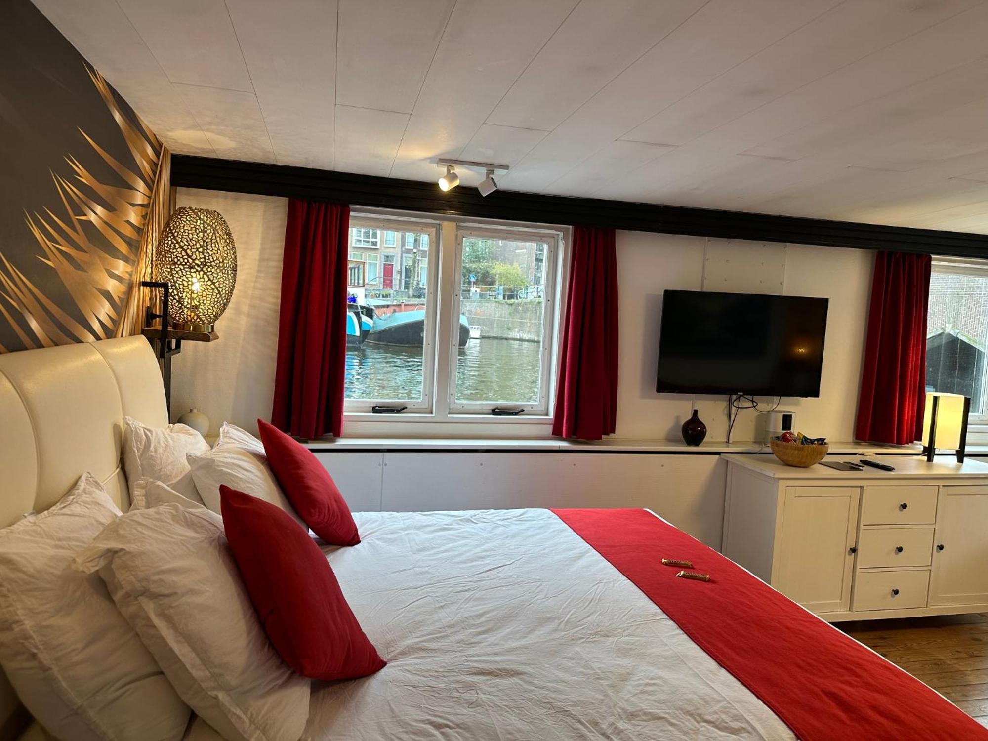 Boat No Breakfast Hotel Amsterdam Bagian luar foto
